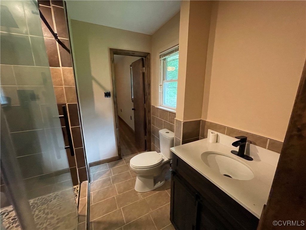 2806 Trarich Road Petersburg, VA 23805 - Photo 4 of 14 Bathroom featuring tile walls, vanity, tile patter