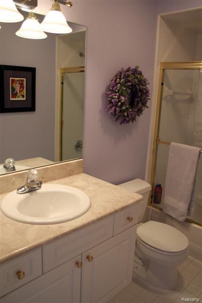5697 Kirkridge Trail Rochester, MI 48306 - Photo 14 of 24 BathroomVERT