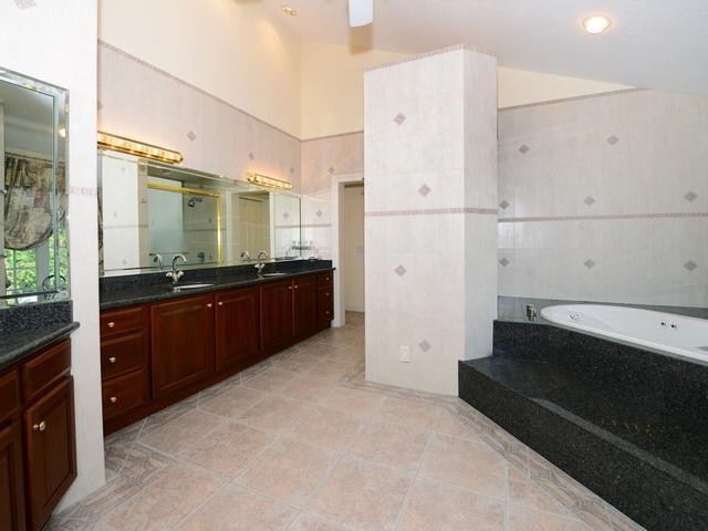 19101 Southeast Crosswinds Road Jupiter, FL 33478 - Photo 9 of 16 master bath 19101.jpg