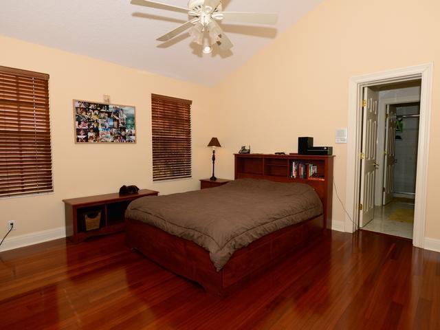 19101 Southeast Crosswinds Road Jupiter, FL 33478 - Photo 10 of 16 guest rm en suite.jpg