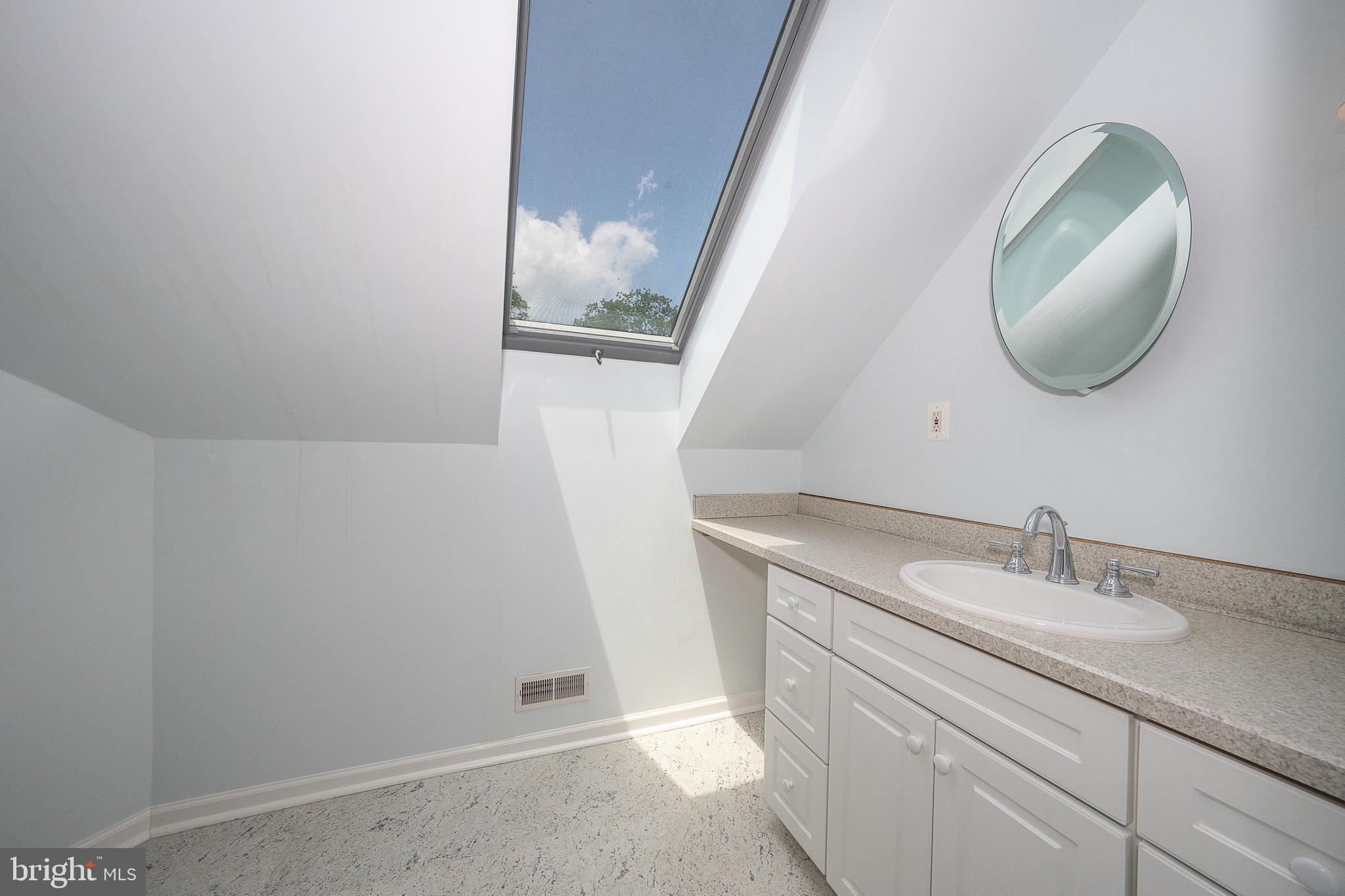 101 East Brookhaven Road Wallingford, PA 19086 - Photo 92 of 136 Carriage House Full Bathroom