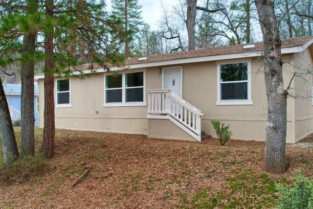 $185,000 | 43555 Highway 41, Unit 54, Oakhurst, CA 93644