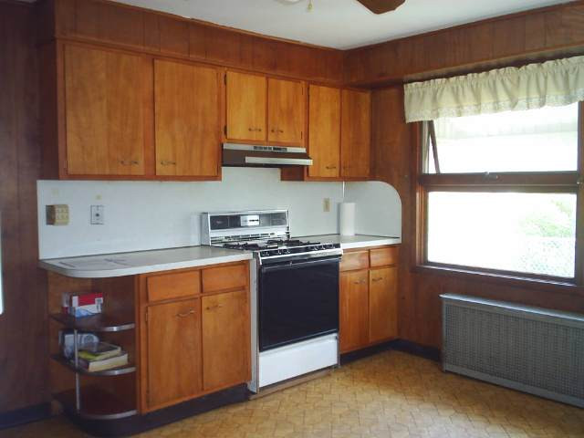402 Perry Street Schenectady, NY 12306 - Photo 3 of 6 Photo 3