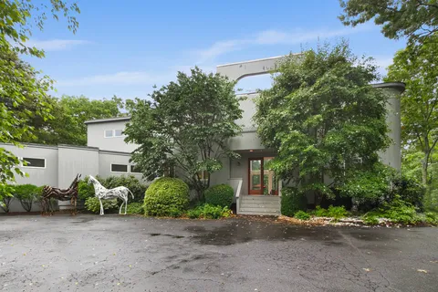 498 Little Noyac Path, Water Mill, NY 11976