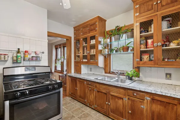 $305,000 | 958 West James Avenue, St. Paul, MN 55102