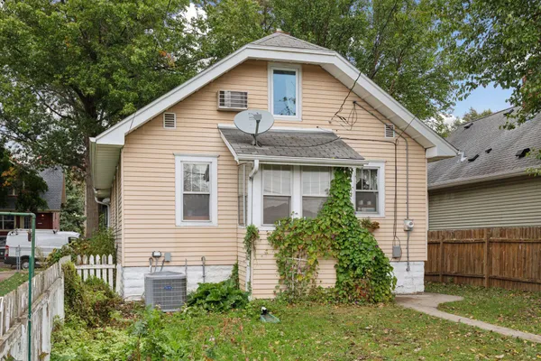 $305,000 | 958 West James Avenue, St. Paul, MN 55102