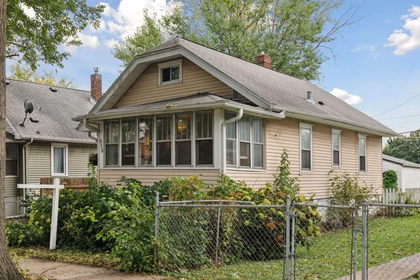 $305,000 | 958 West James Avenue, St. Paul, MN 55102