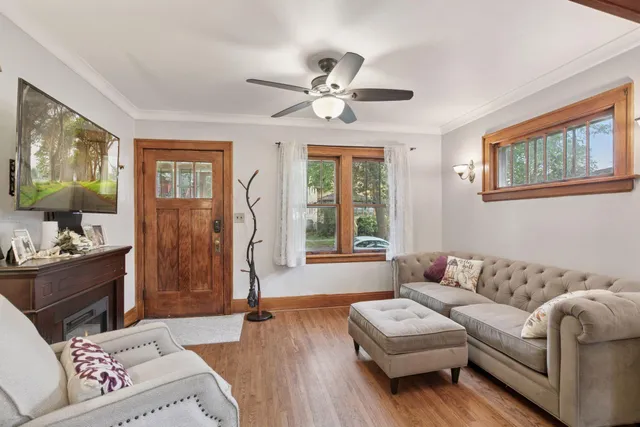 $315,000 | 958 West James Avenue, St. Paul, MN 55102