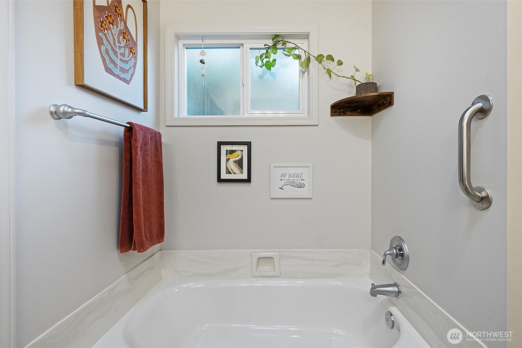705 Pearson Street Walla Walla, WA 99362 - Photo 19 of 39 a bathroom with a bathtub and shower