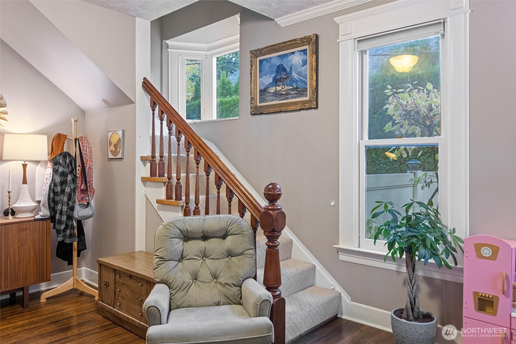 705 Pearson Street Walla Walla, WA 99362 - Photo 22 of 39 a living room with furniture and a potted plant