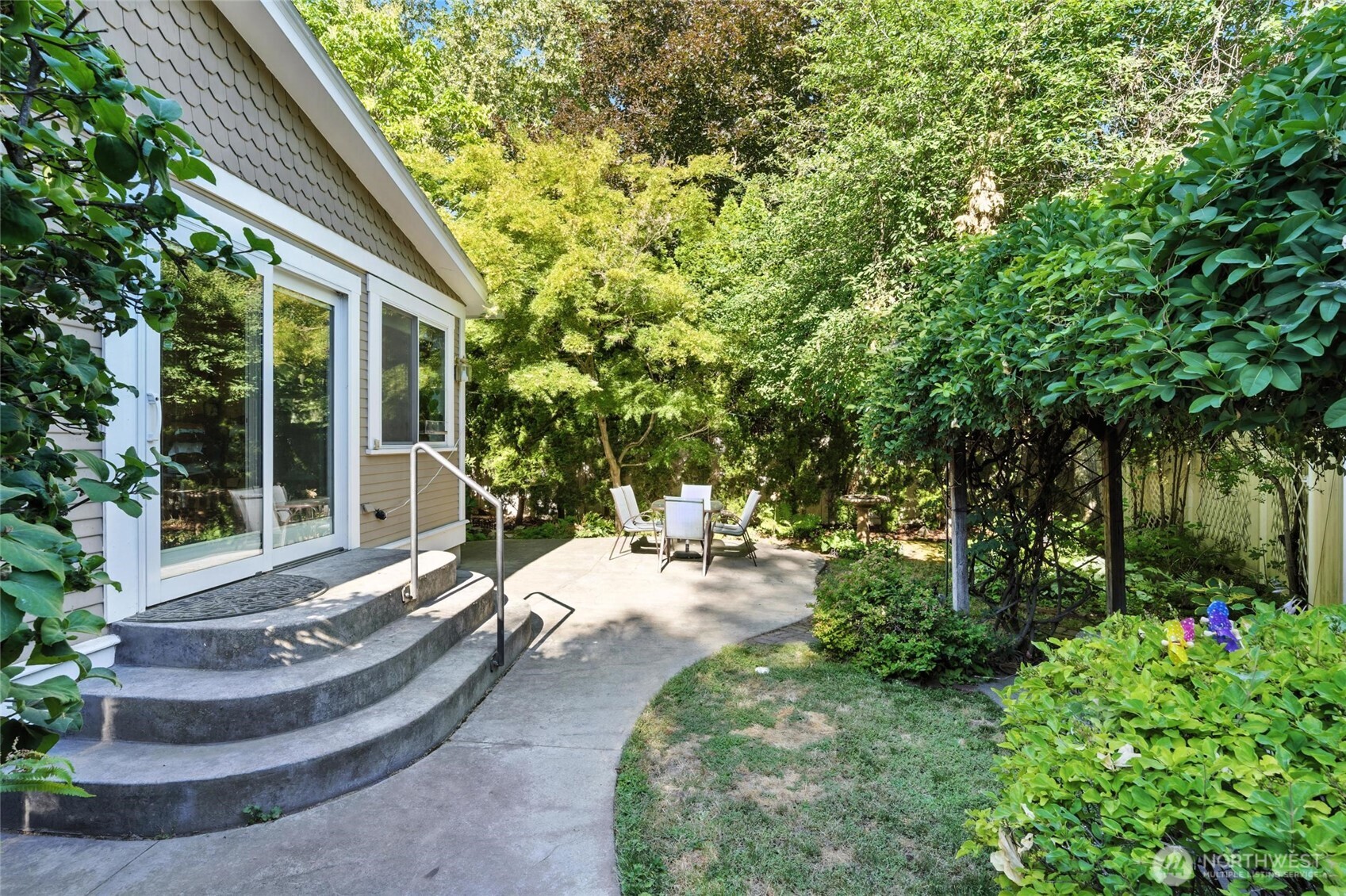 705 Pearson Street Walla Walla, WA 99362 - Photo 32 of 39 a view of patio with table and chairs and potted plants