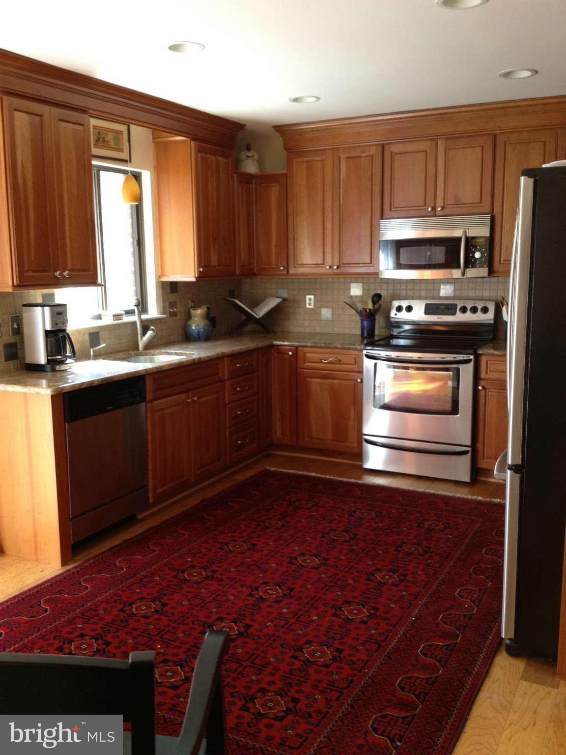 11308 Harborside Cluster Reston, VA 20191 - Photo 6 of 29 LARGE EAT IN KITCHEN