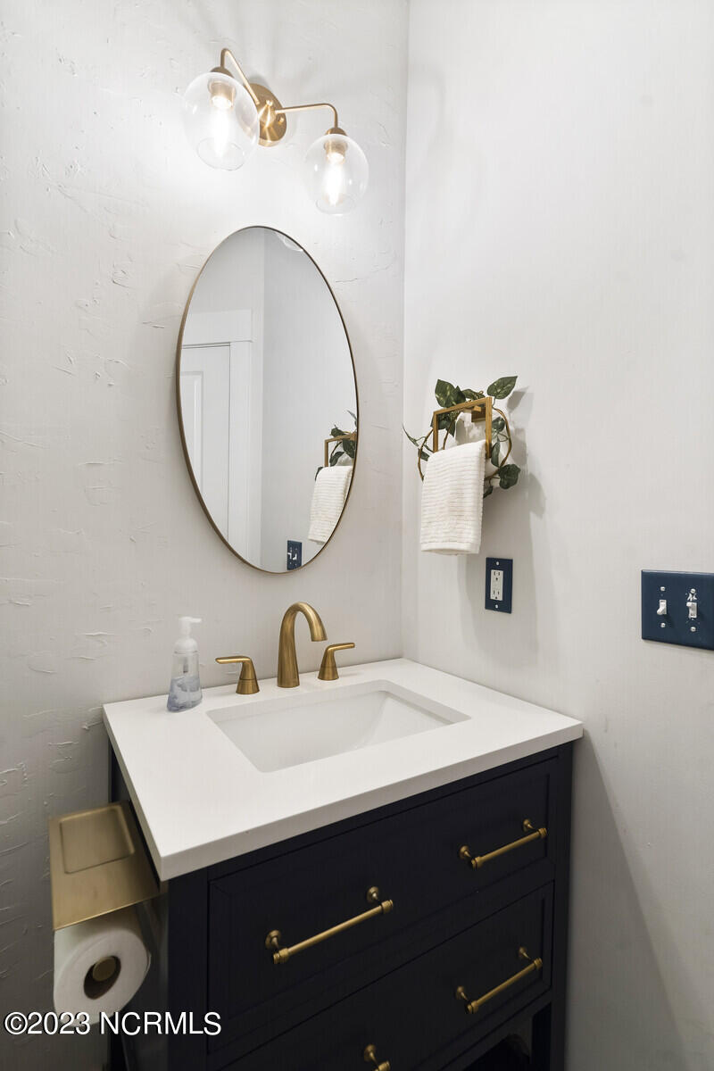 532 Toms Creek Road Rocky Point, NC 28457 - Photo 20 of 59 Powder room