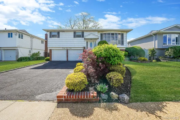 $749,999 | 2740 Judith Drive, Bellmore, NY 11710