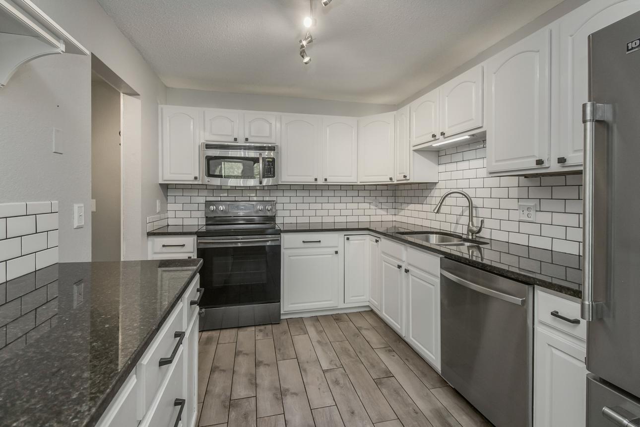 1700 Four Oaks Road, Unit 219 Eagan, MN 55121 - Photo 5 of 35