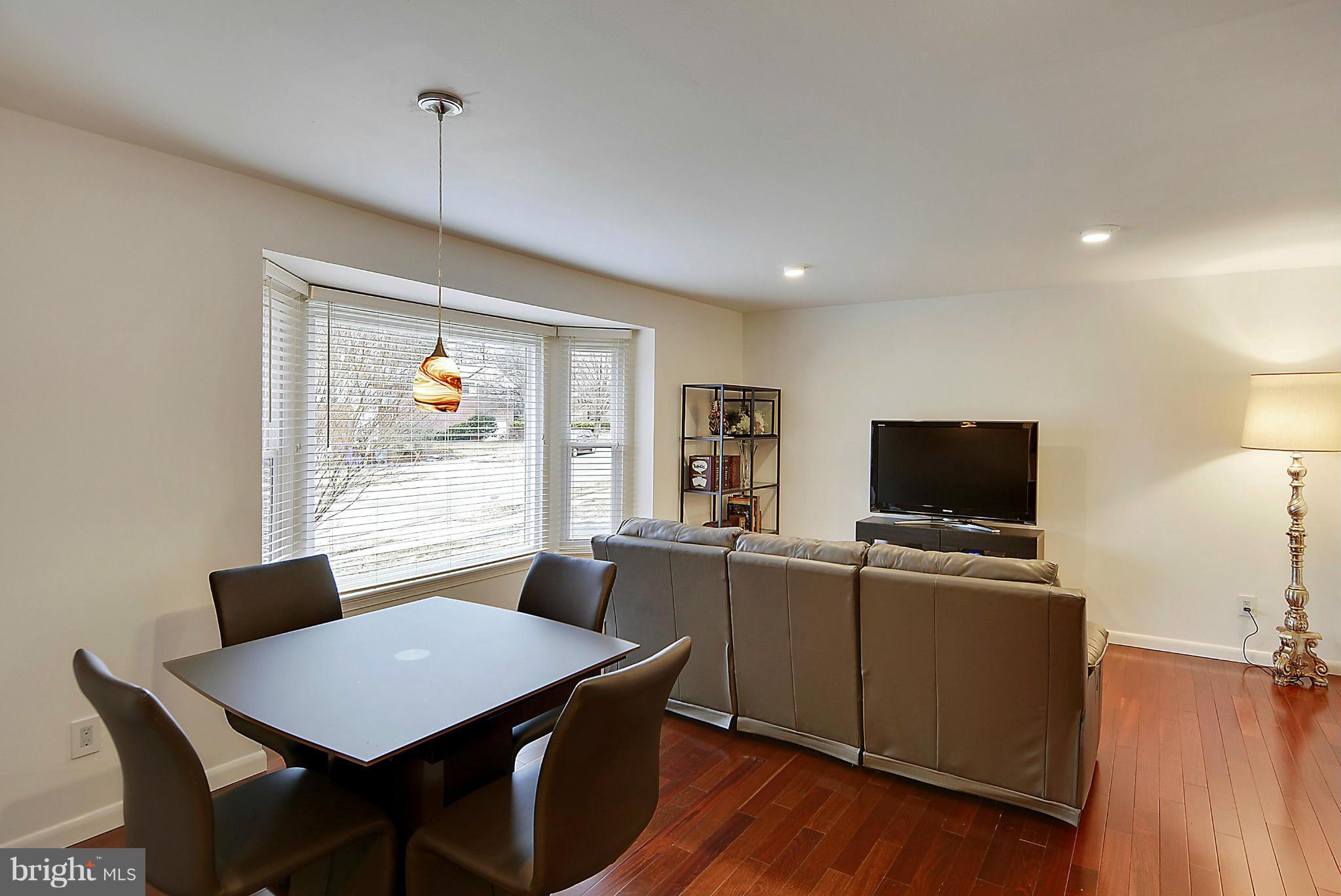 2014 Cascade Road Silver Spring, MD 20902 - Photo 5 of 30 Living Room