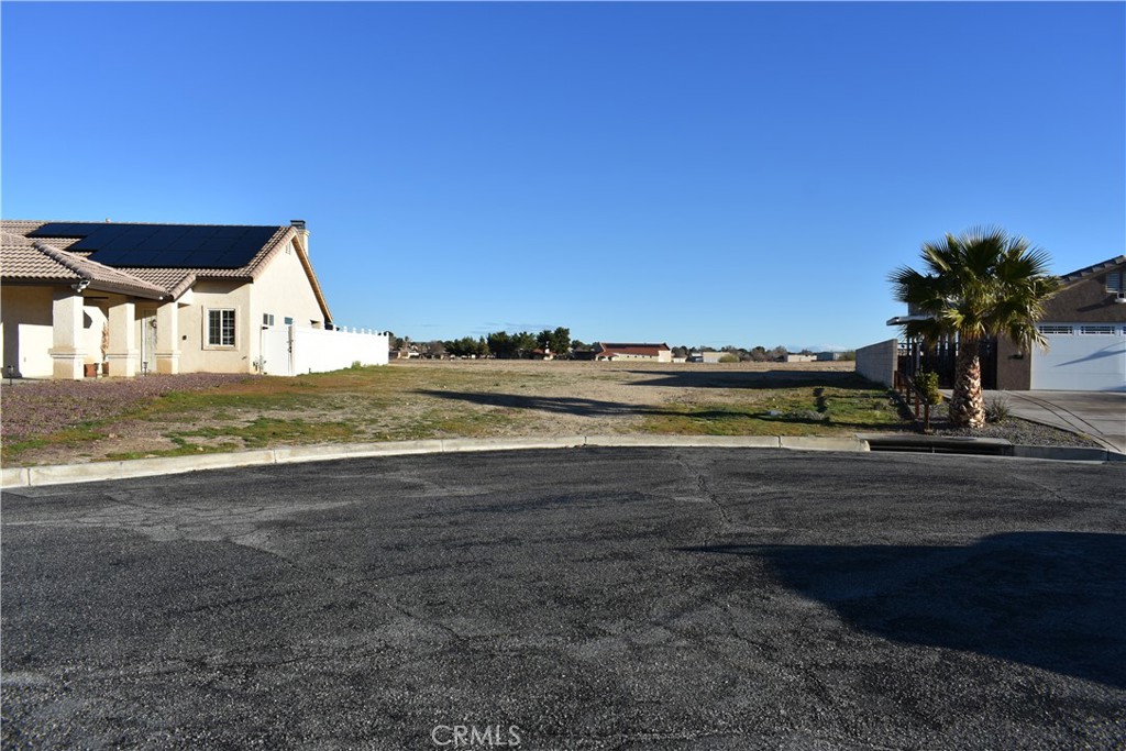 14988 Rivers Edge Road Helendale, CA 92342 - Photo 2 of 39 a view of a terrace with a ocean view
