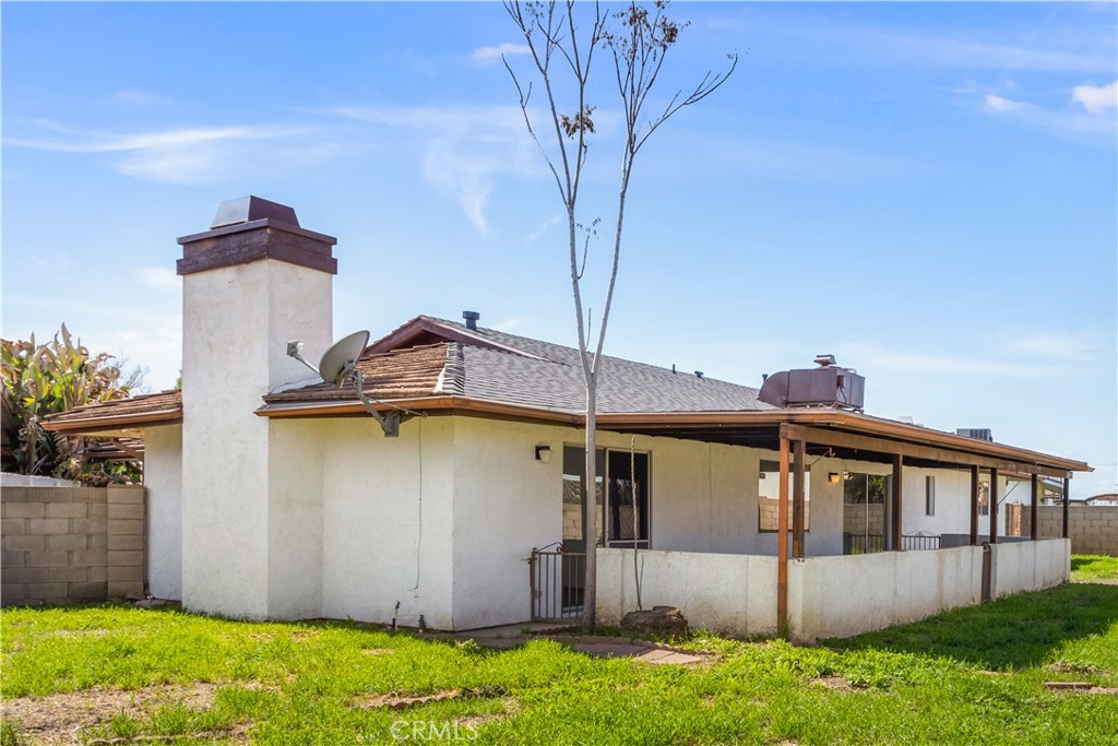 2348 Los Altos Circle Hemet, CA 92545 - Photo 24 of 35 a front view of a house with garden