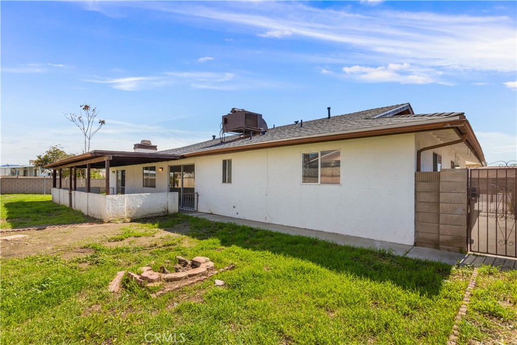 2348 Los Altos Circle Hemet, CA 92545 - Photo 26 of 35 a front view of a house with a yard
