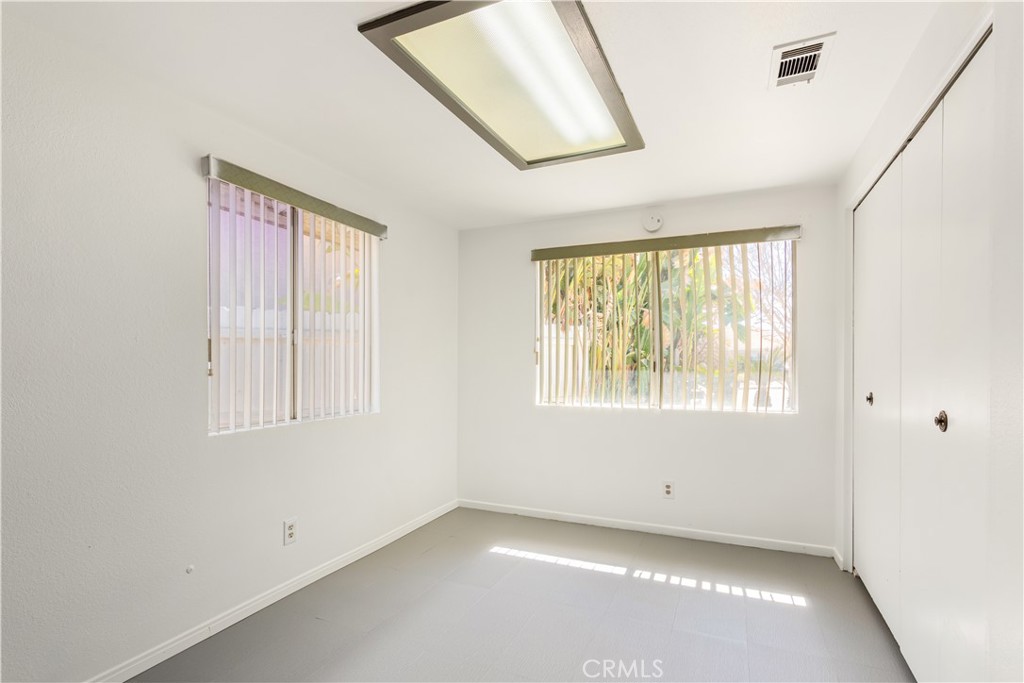 2348 Los Altos Circle Hemet, CA 92545 - Photo 7 of 35 an empty room with a window