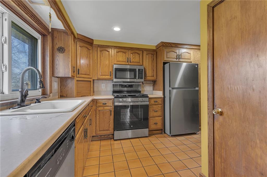 1720 Conway Wallrose Road Freedom, PA 15042 - Photo 9 of 38 Kitchen with stainless steel applainces