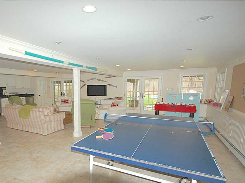 7 Yosemite Valley Road Westerly, RI 02891 - Photo 20 of 21 Den/Family/Great Room.