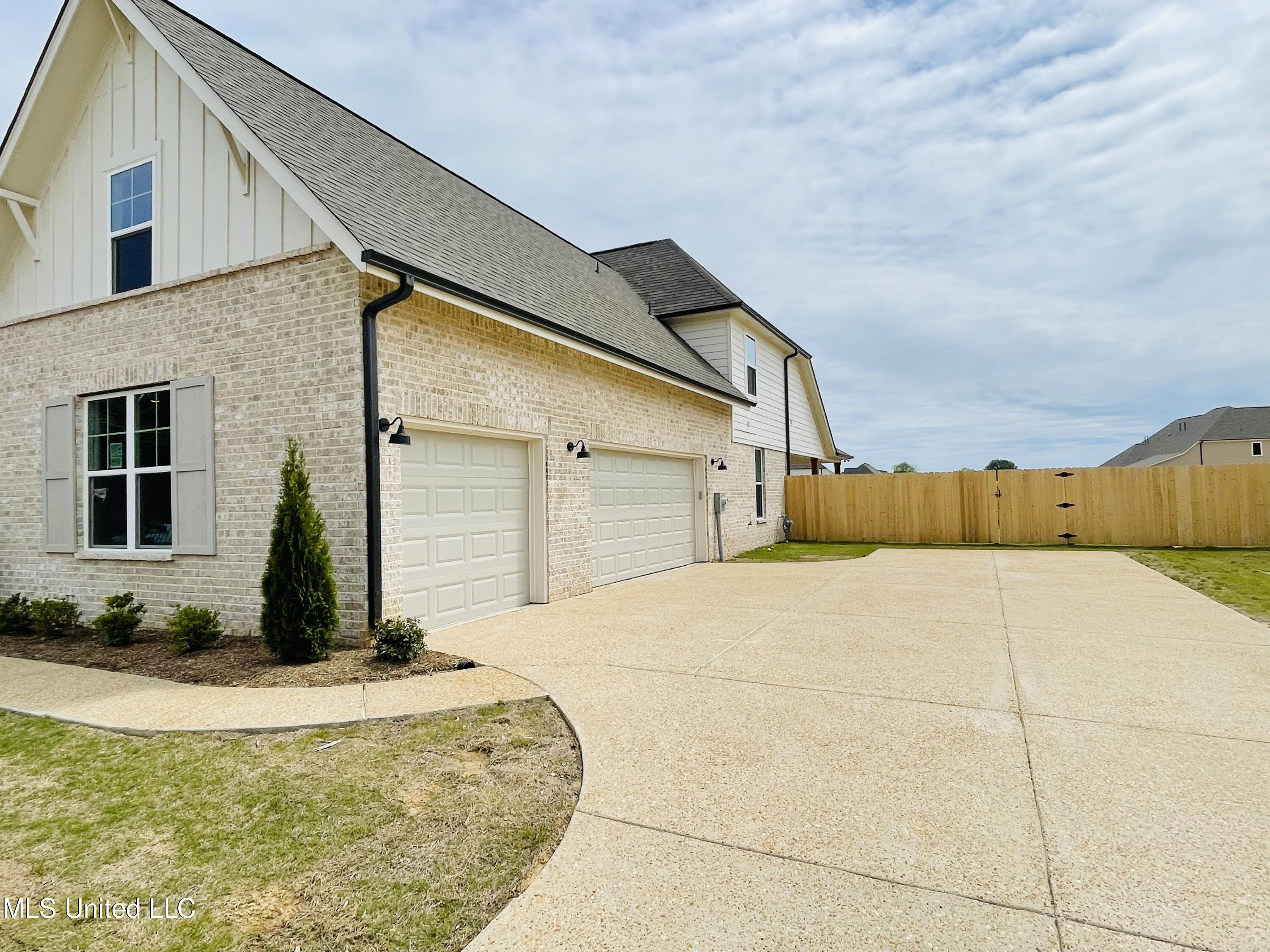 3972 Fieldstream Drive Olive Branch, MS 38654 - Photo 2 of 39 5EC89673-9D4F-4F87-B134-F771F07655A5