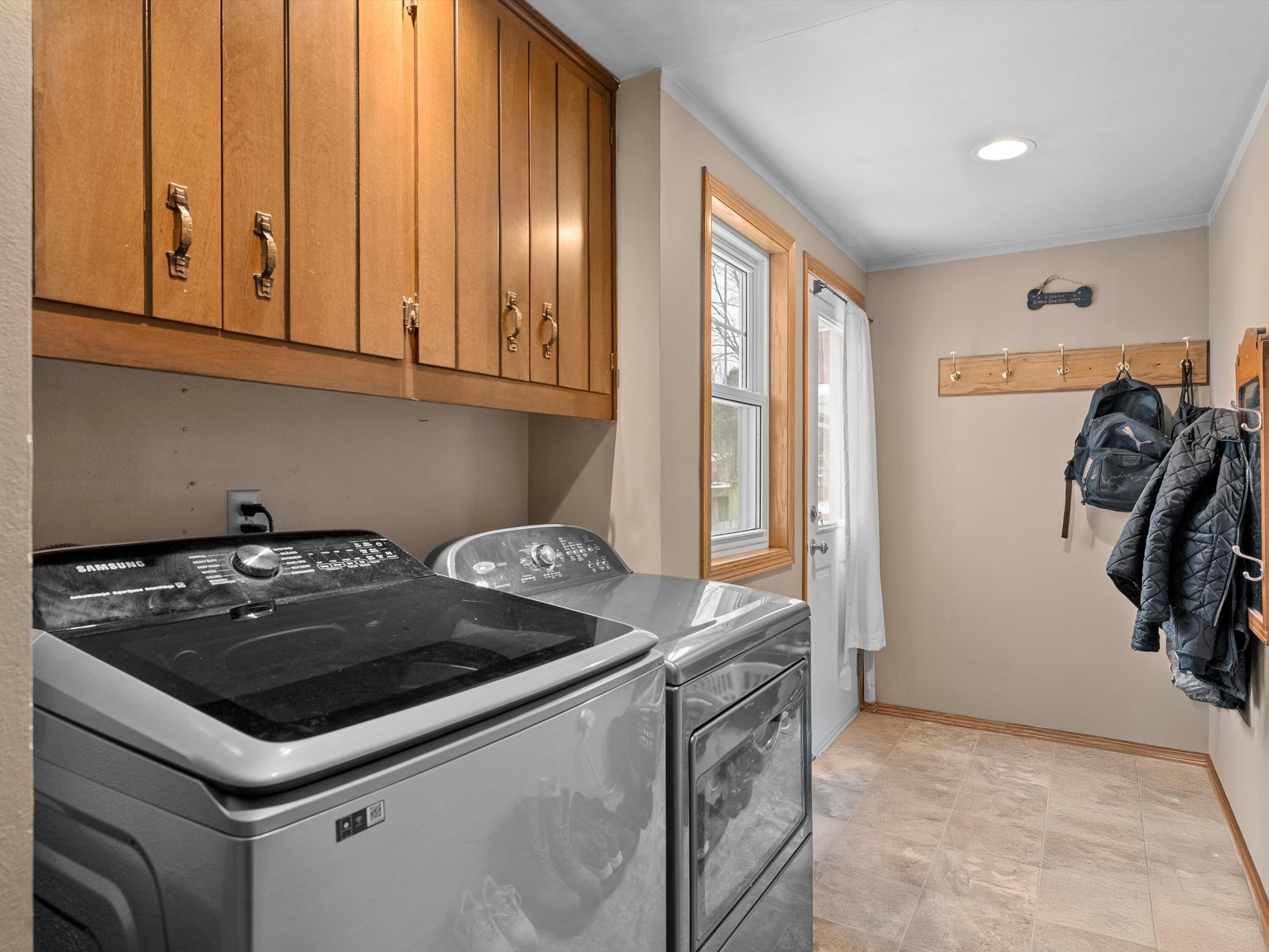 3817 Seneca Lane Manitowoc, WI 54220 - Photo 25 of 31 Laundry Room