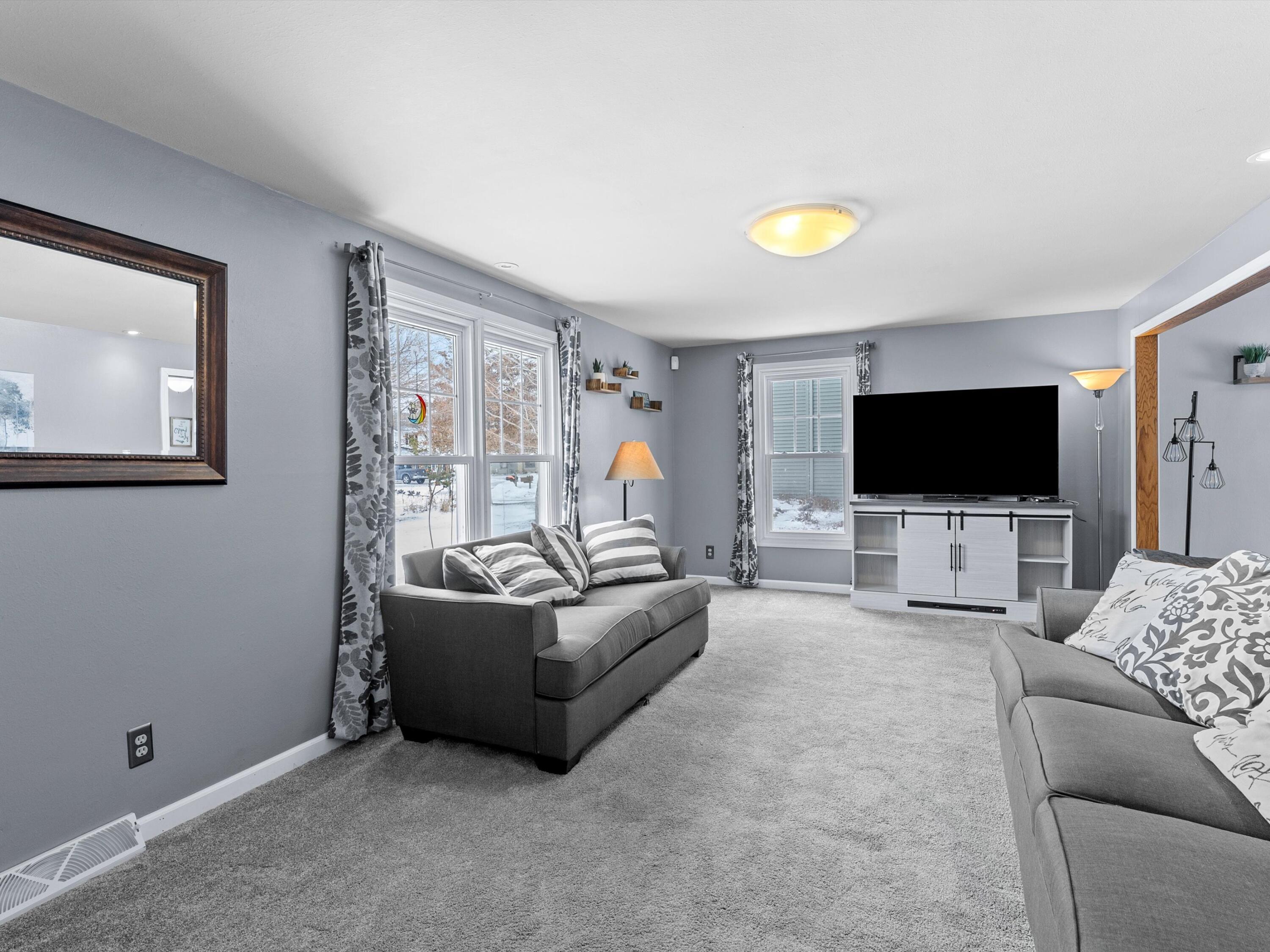 3817 Seneca Lane Manitowoc, WI 54220 - Photo 4 of 31 05-008_2729669_09210