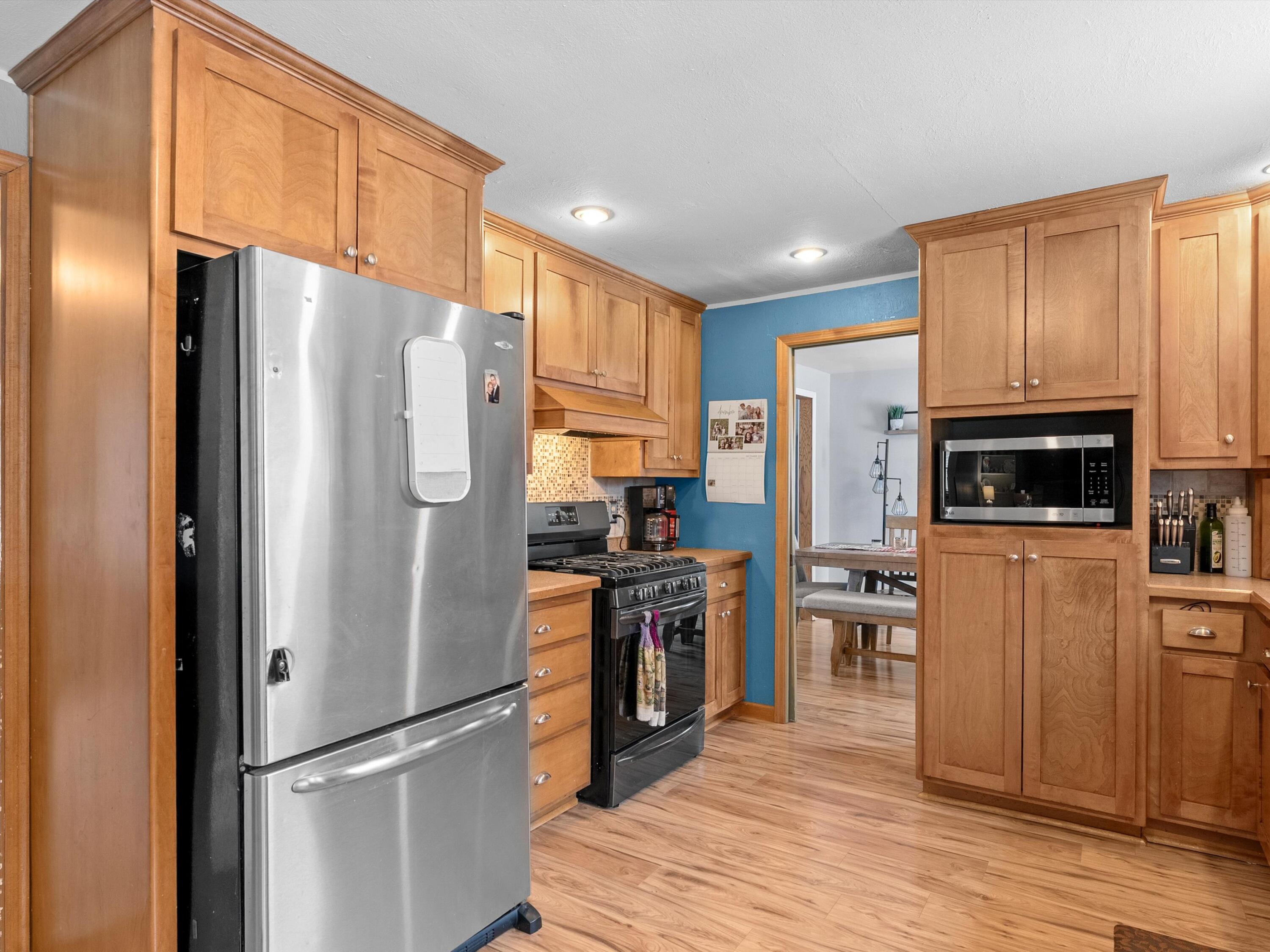 3817 Seneca Lane Manitowoc, WI 54220 - Photo 5 of 31 09-015_2729669_09234