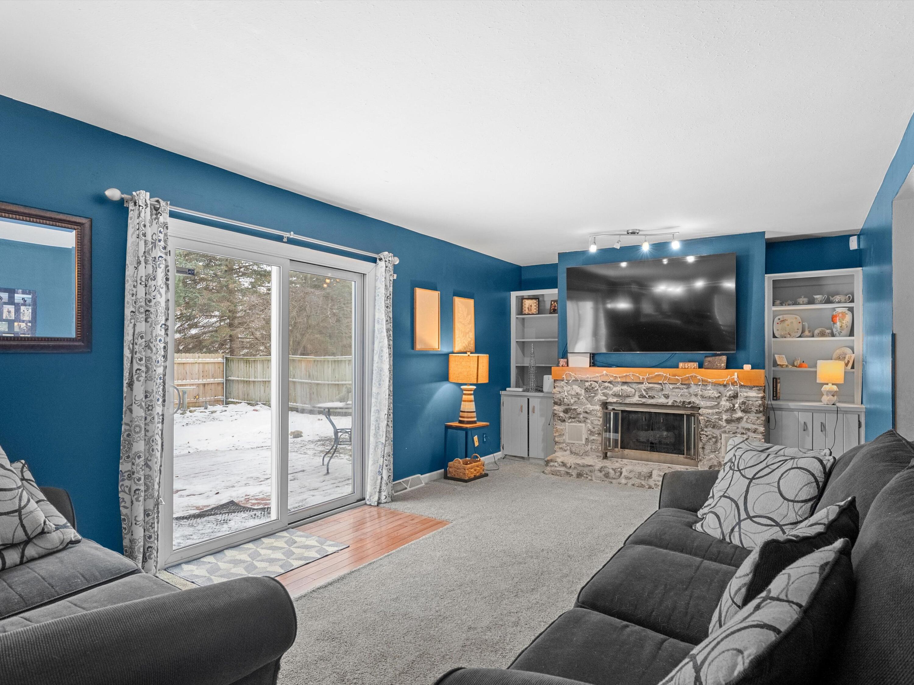 3817 Seneca Lane Manitowoc, WI 54220 - Photo 9 of 31 11-017_2729669_09240