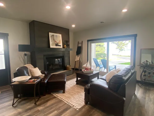 $1,725,000 | 1084 West Lake Drive, Detroit Lakes, MN 56501