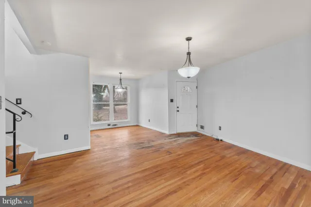 $619,000 | 5607 Iona Way, Alexandria, VA 22312