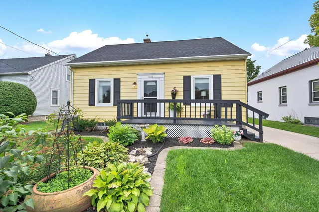 $249,900 | 1119 Wisconsin Avenue, Manitowoc, WI 54220