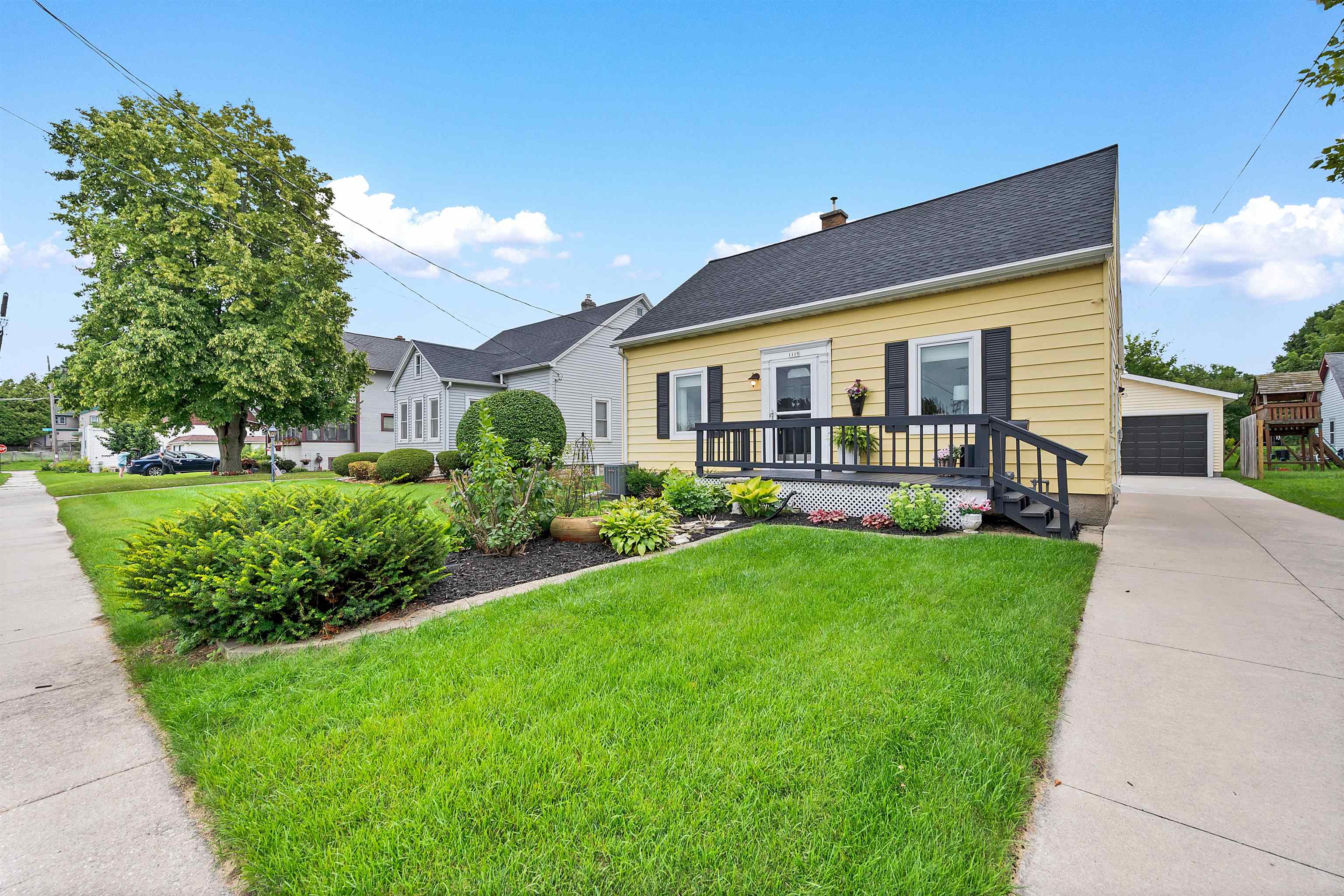 1119 Wisconsin Avenue Manitowoc, WI 54220 - Photo 43 of 75