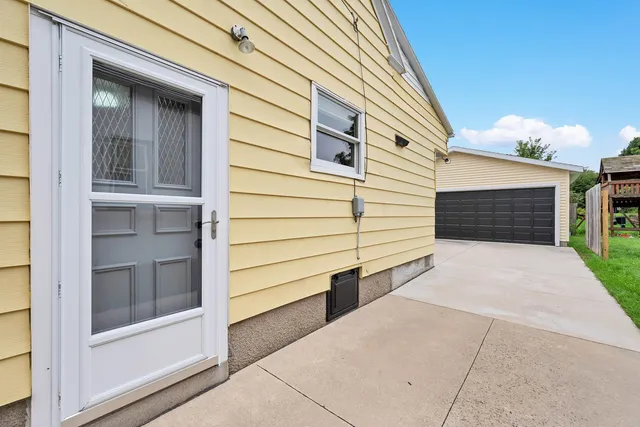 $249,900 | 1119 Wisconsin Avenue, Manitowoc, WI 54220