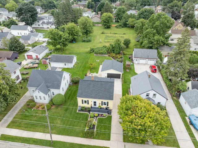 $249,900 | 1119 Wisconsin Avenue, Manitowoc, WI 54220