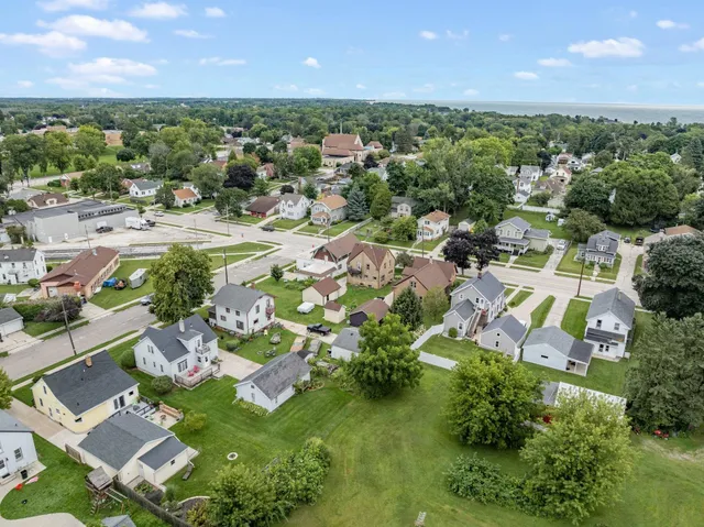 $249,900 | 1119 Wisconsin Avenue, Manitowoc, WI 54220
