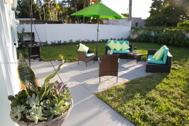 a picture of a flower in a garden