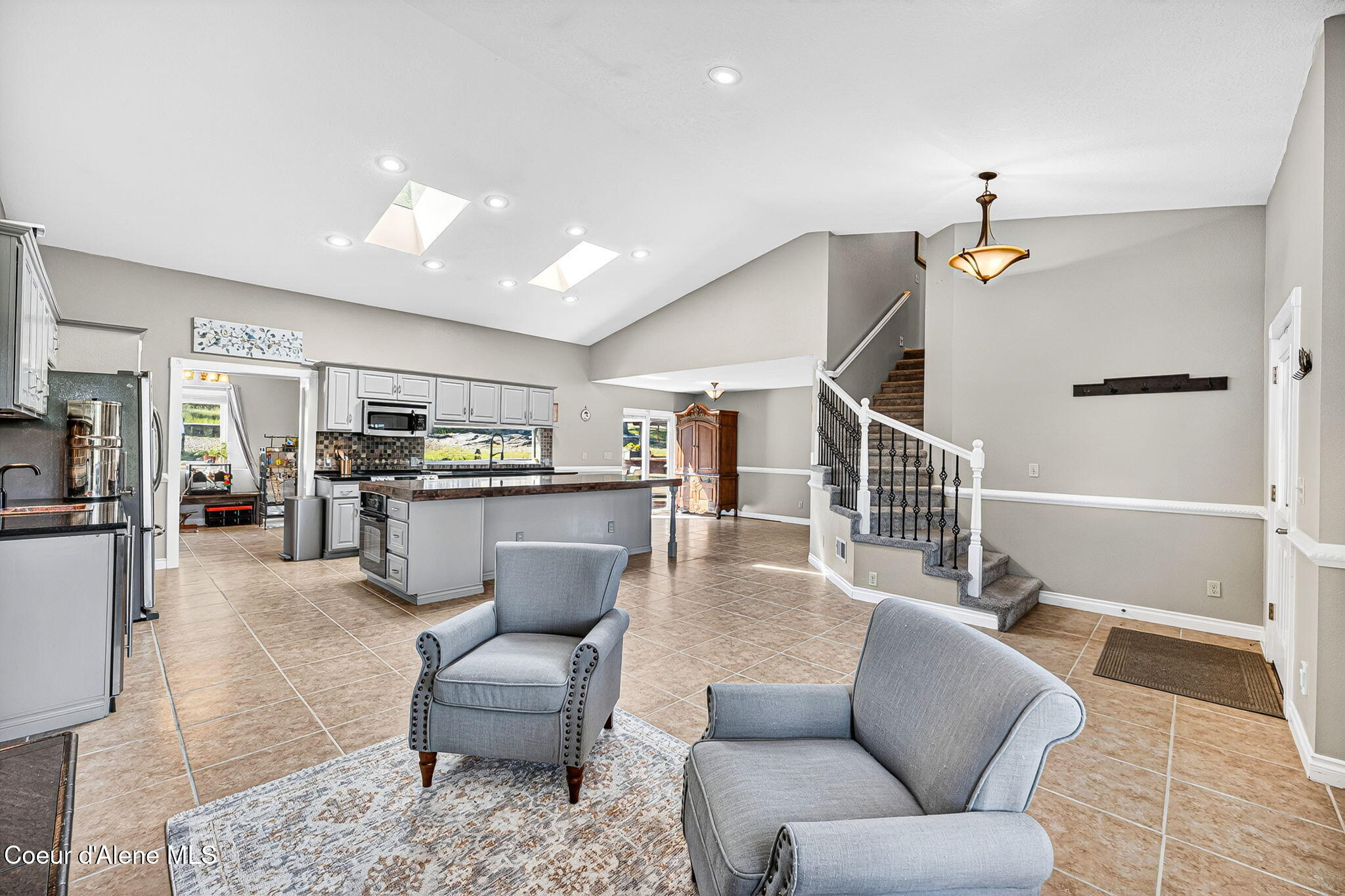 18341 West Highway 53 Rathdrum, ID 83858 - Photo 4 of 36 Living Room