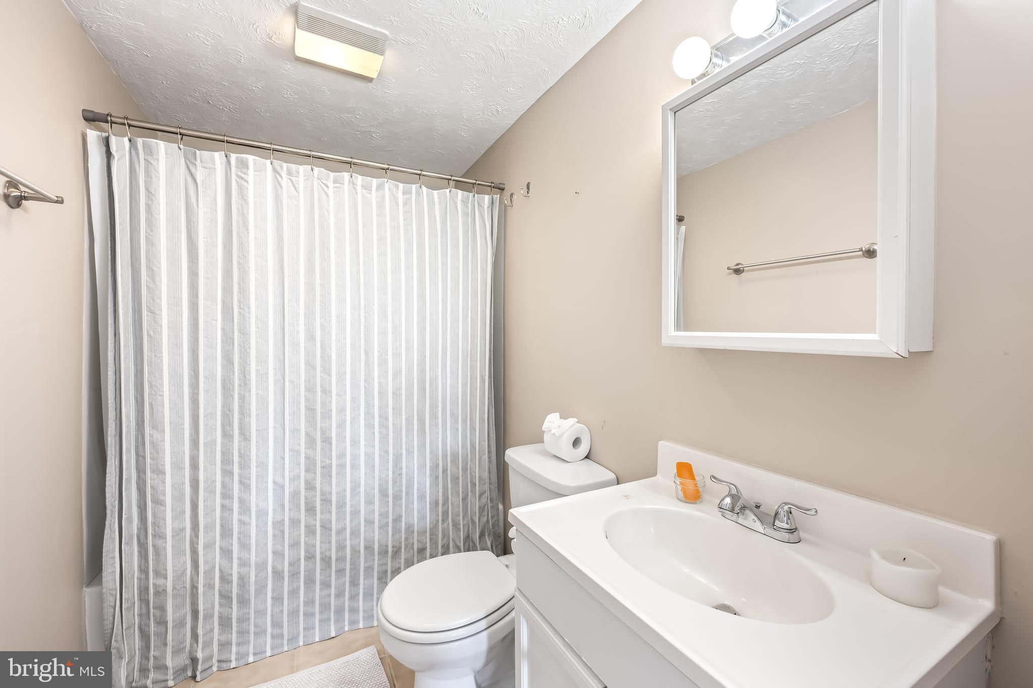 2607 Goodwood Road Baltimore, MD 21214 - Photo 25 of 29 Upper level full bath.