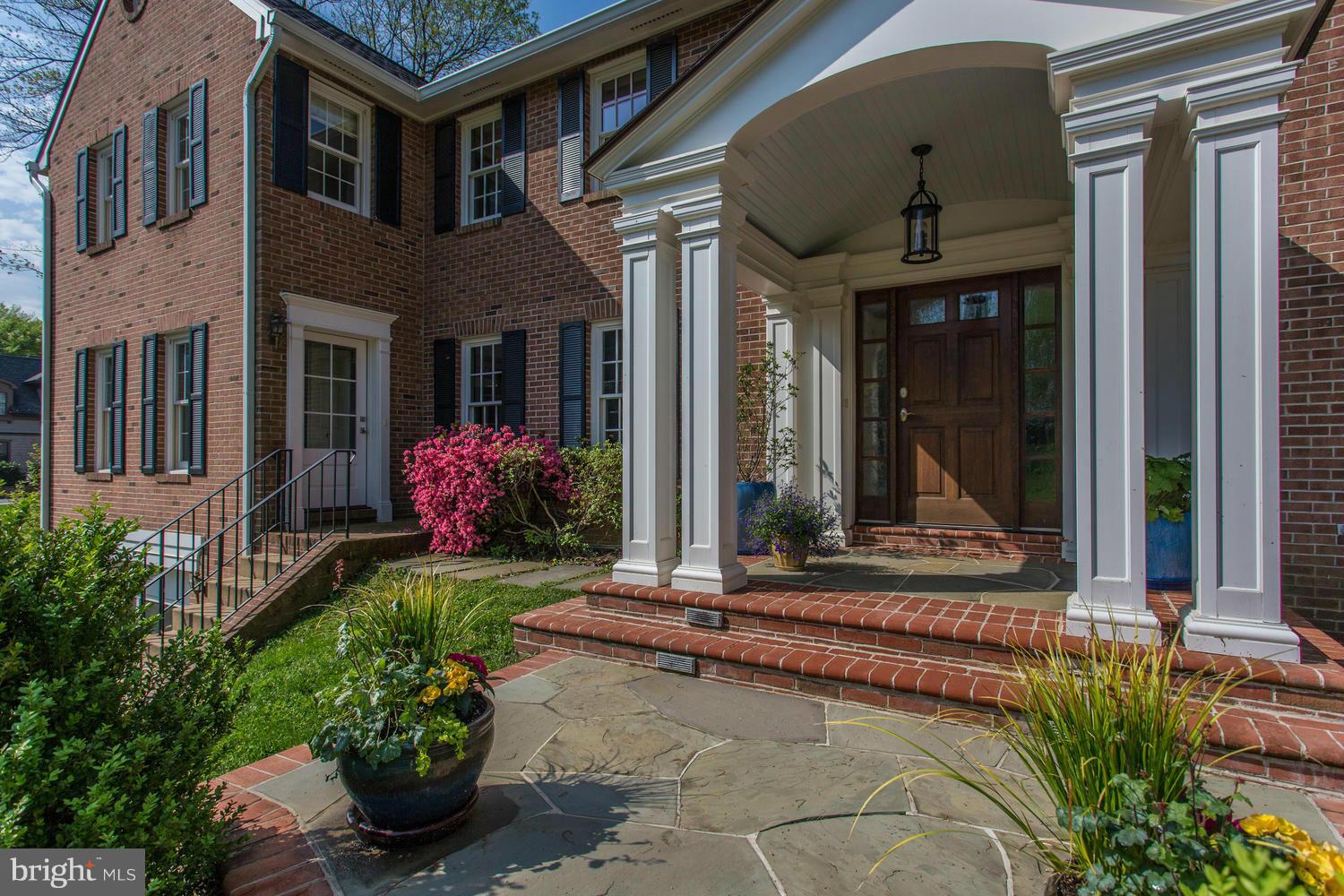 6263 Park Road McLean, VA 22101 - Photo 2 of 28 Front Entrances
