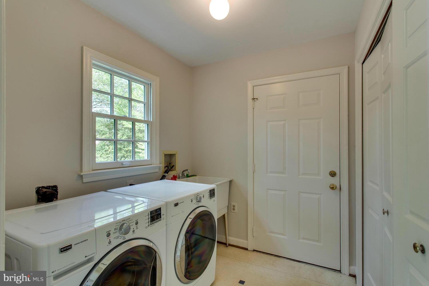 6263 Park Road McLean, VA 22101 - Photo 11 of 28 Mud Room