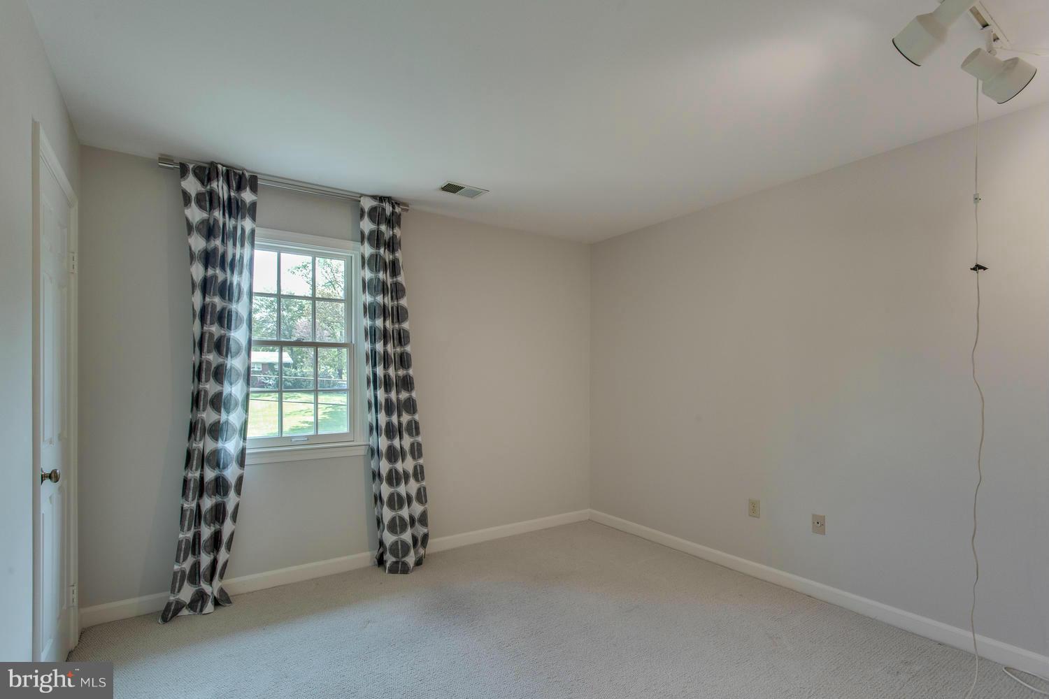6263 Park Road McLean, VA 22101 - Photo 15 of 28 Bedroom 2