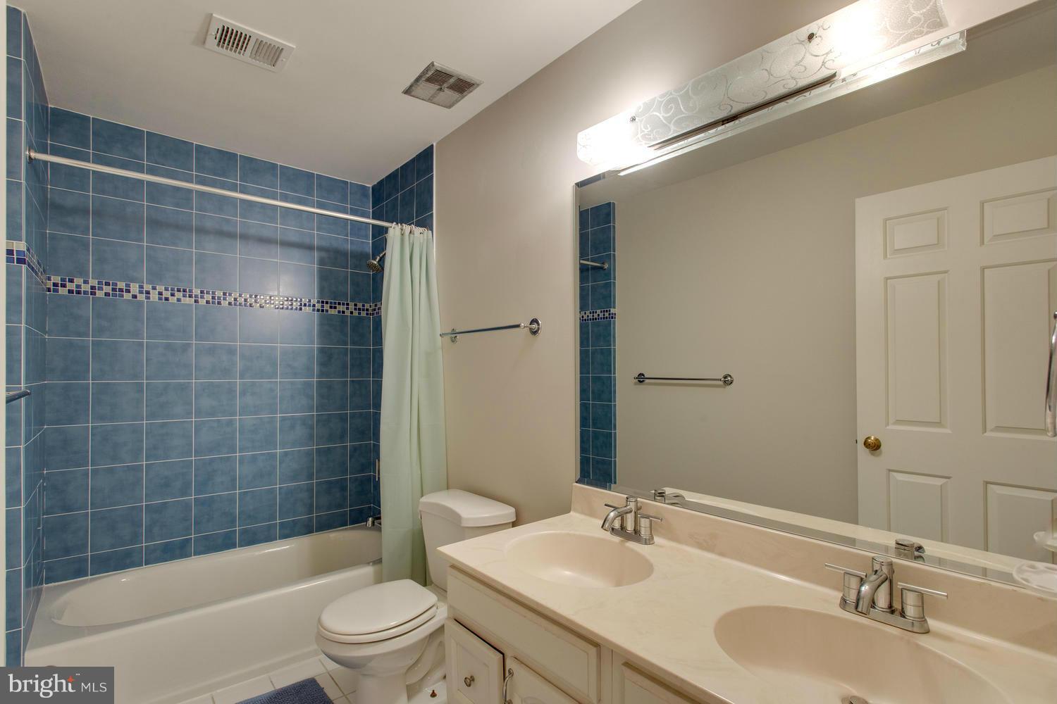6263 Park Road McLean, VA 22101 - Photo 16 of 28 Hall Bath