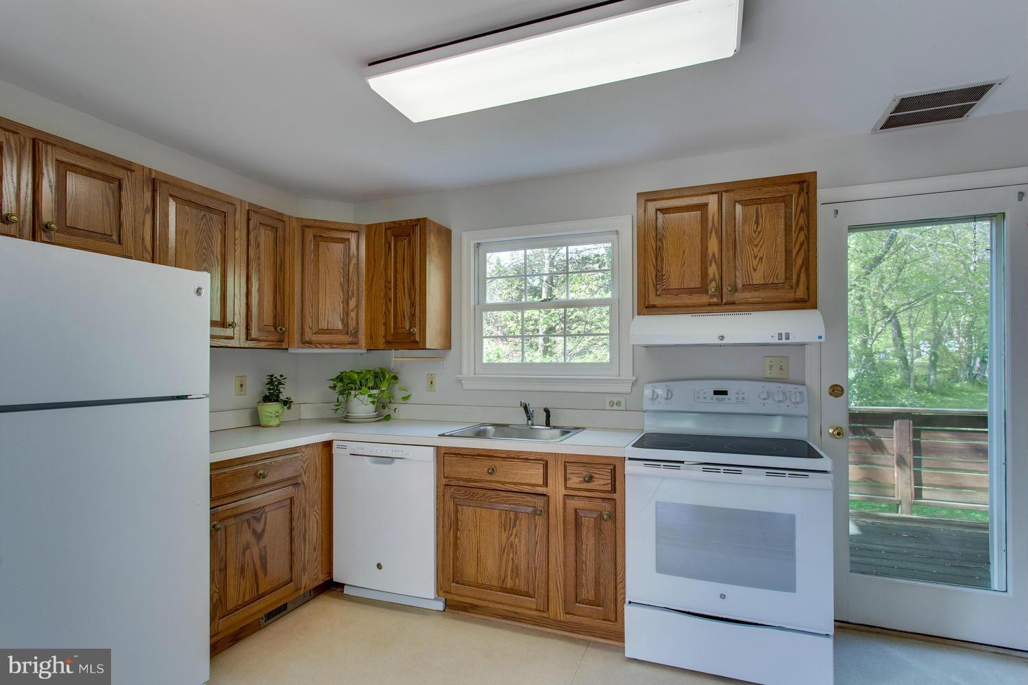 6263 Park Road McLean, VA 22101 - Photo 20 of 28 Kitchen