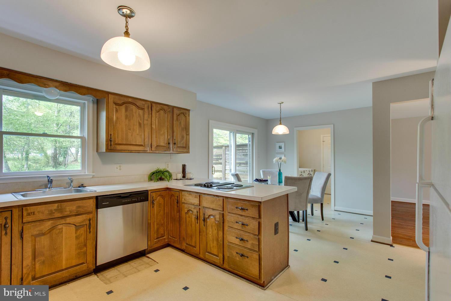 6263 Park Road McLean, VA 22101 - Photo 6 of 28 Kitchen