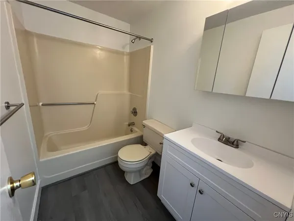 $1,900 | 47 West Utica Street, Oswego, NY 13126