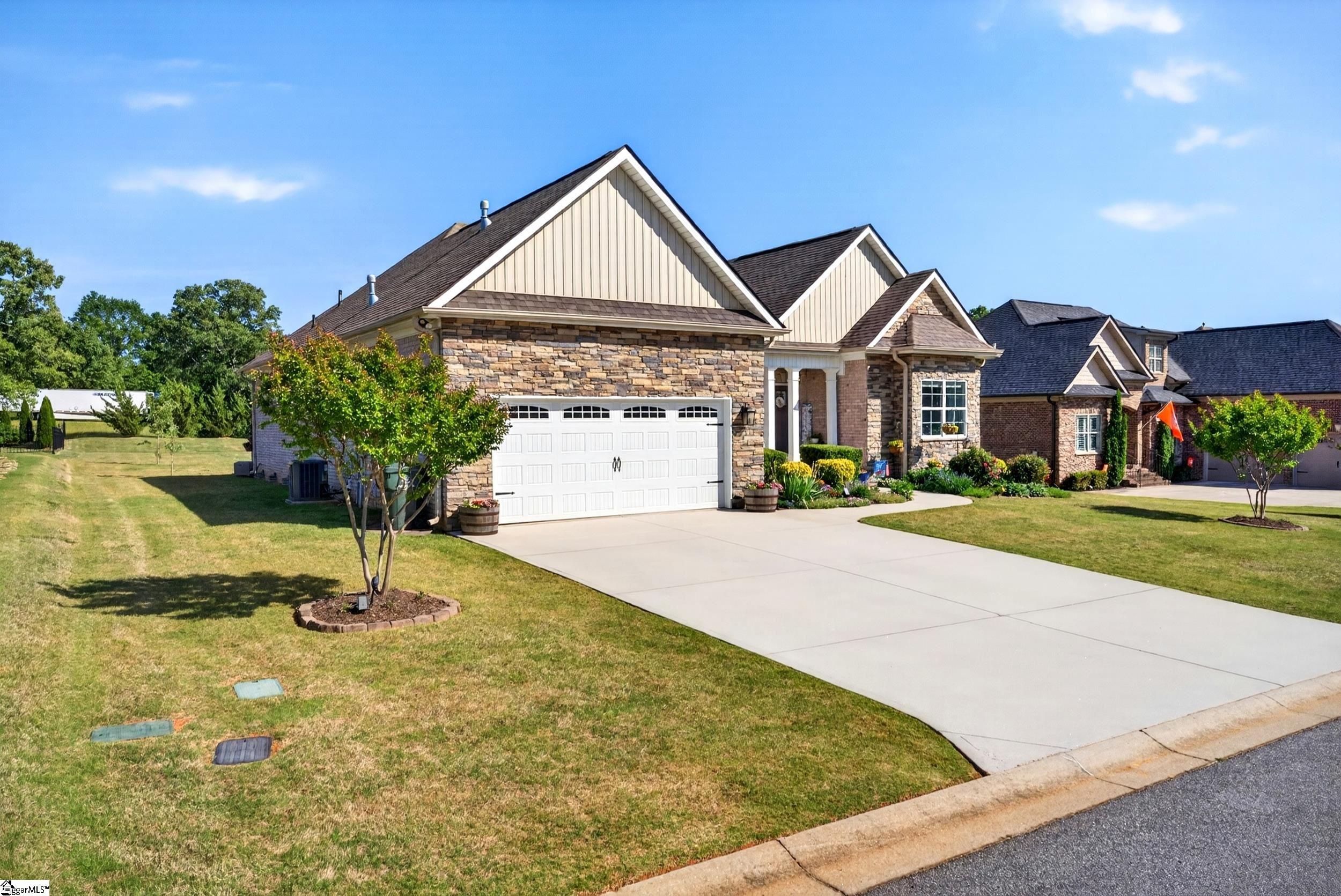 205 Cedar Knl Way Greer, SC 29651 - Photo 3 of 45