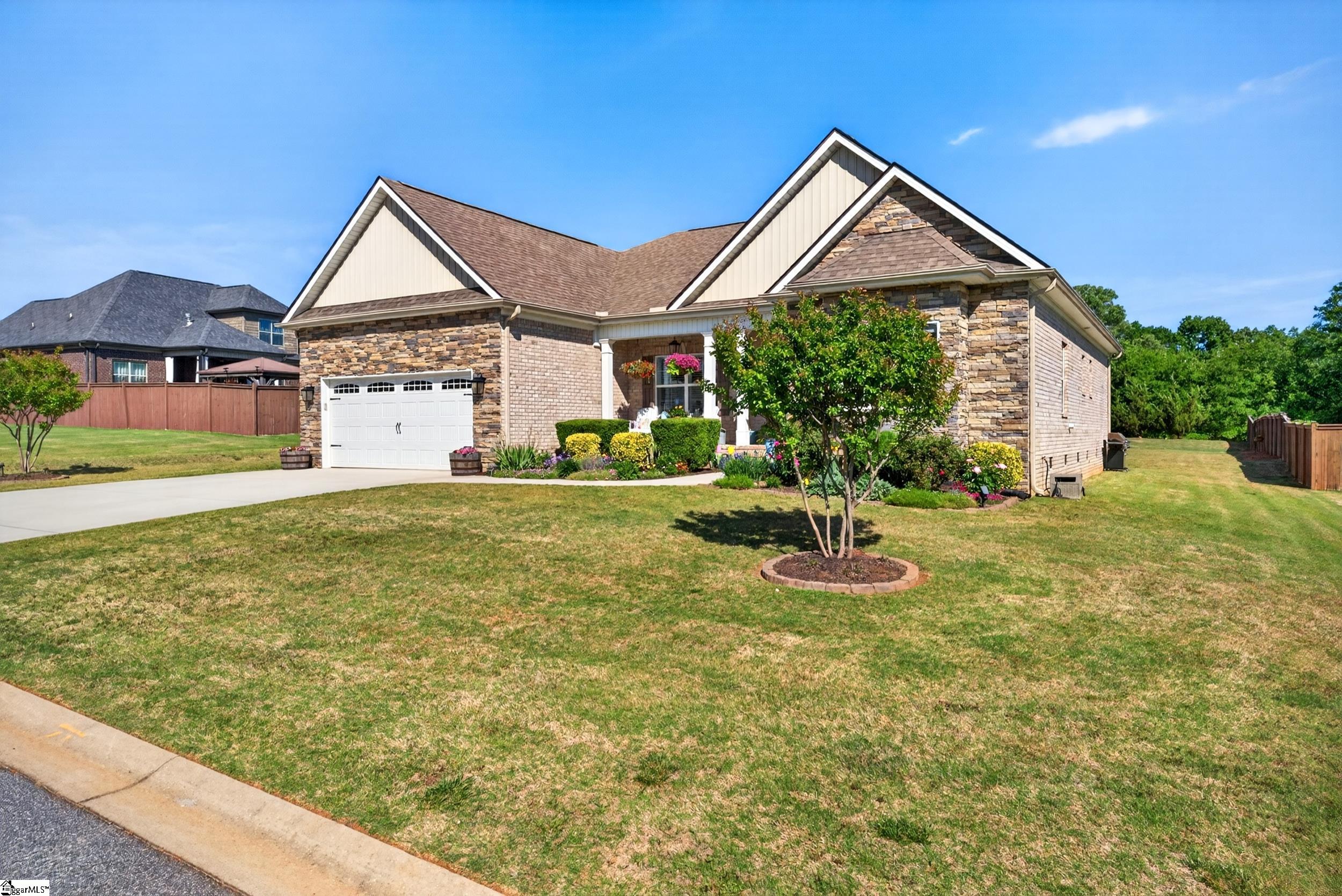 205 Cedar Knl Way Greer, SC 29651 - Photo 4 of 45
